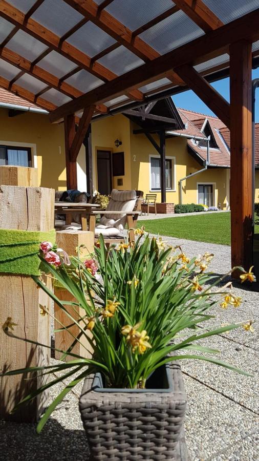 Huber Panzio Bed & Breakfast Fertorakos Exterior photo