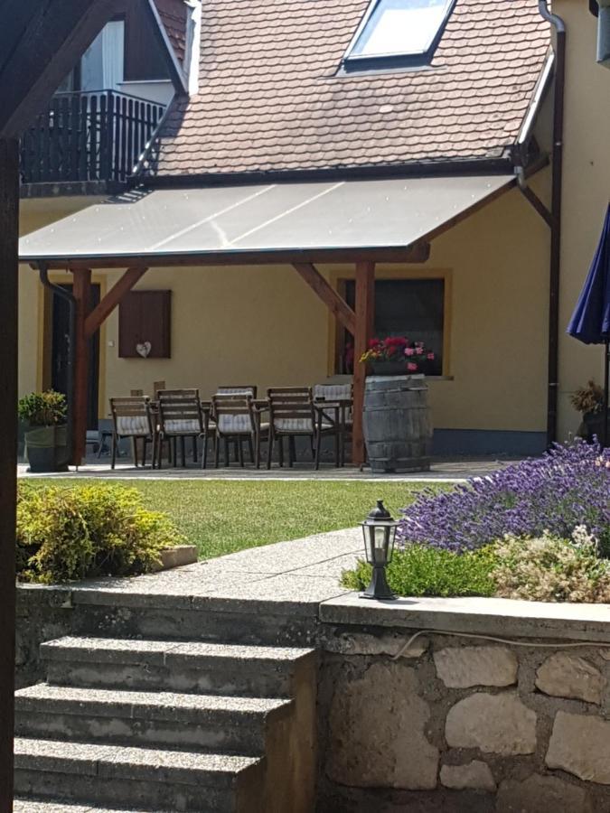 Huber Panzio Bed & Breakfast Fertorakos Exterior photo