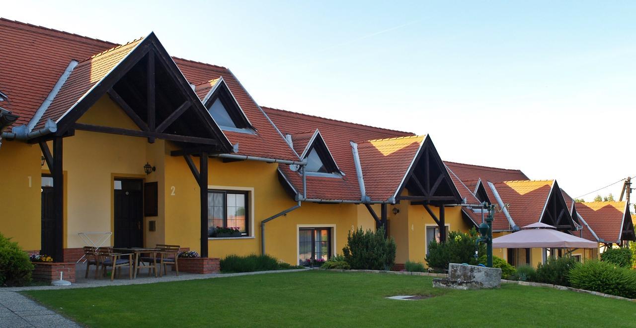 Huber Panzio Bed & Breakfast Fertorakos Exterior photo